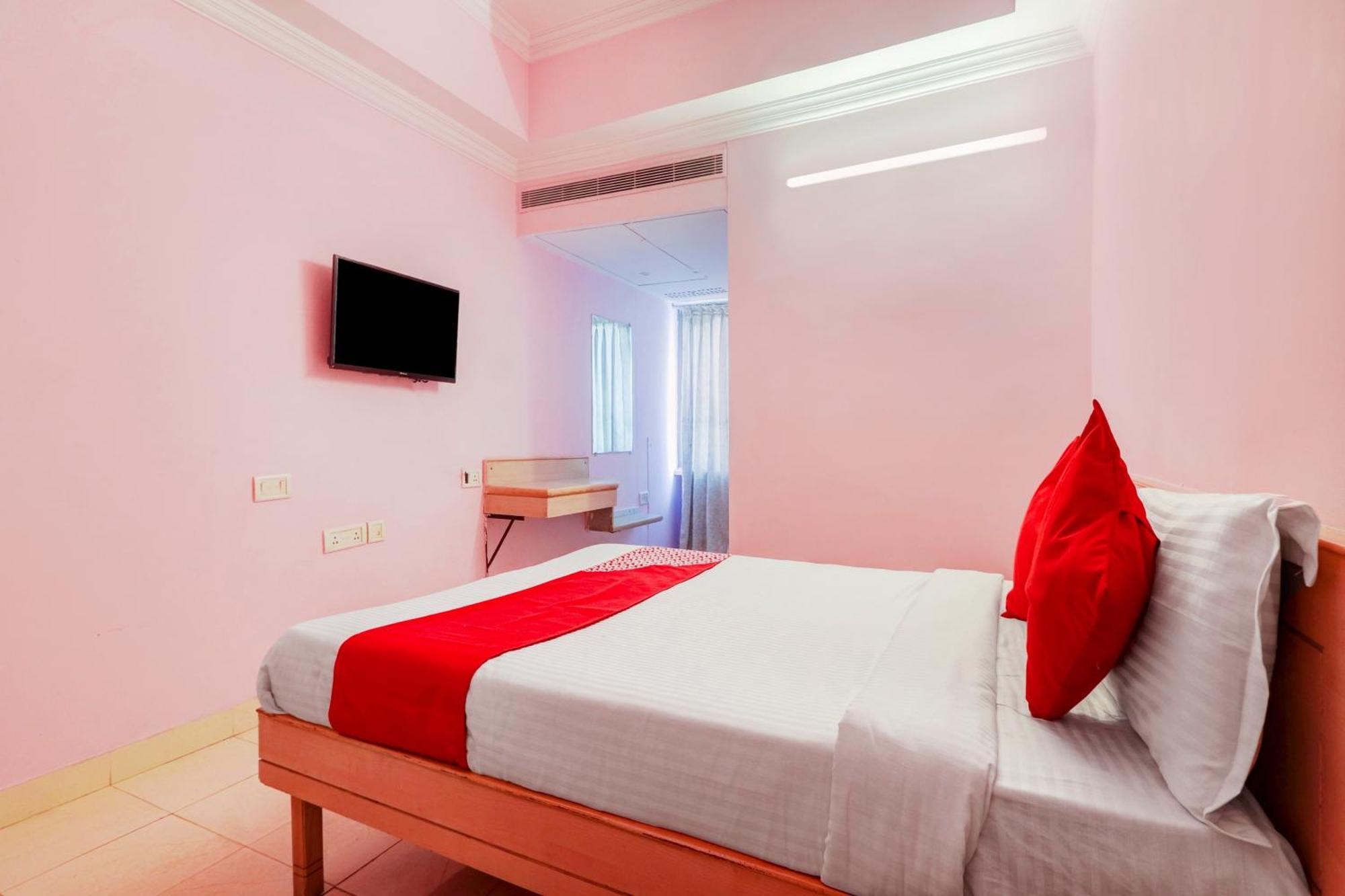 Super Collection O 77115 Vaishnavi Palace Χιντεραμπάντ Εξωτερικό φωτογραφία