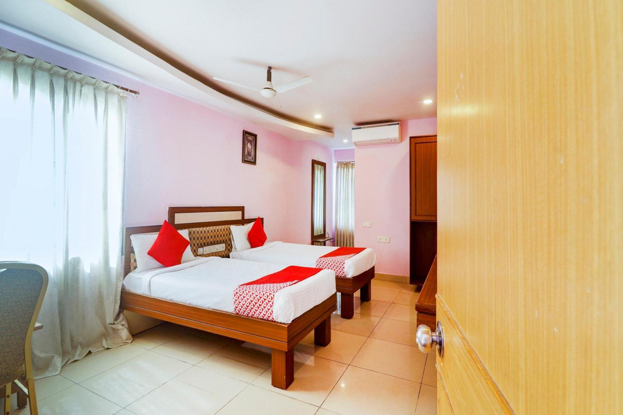 Super Collection O 77115 Vaishnavi Palace Χιντεραμπάντ Εξωτερικό φωτογραφία