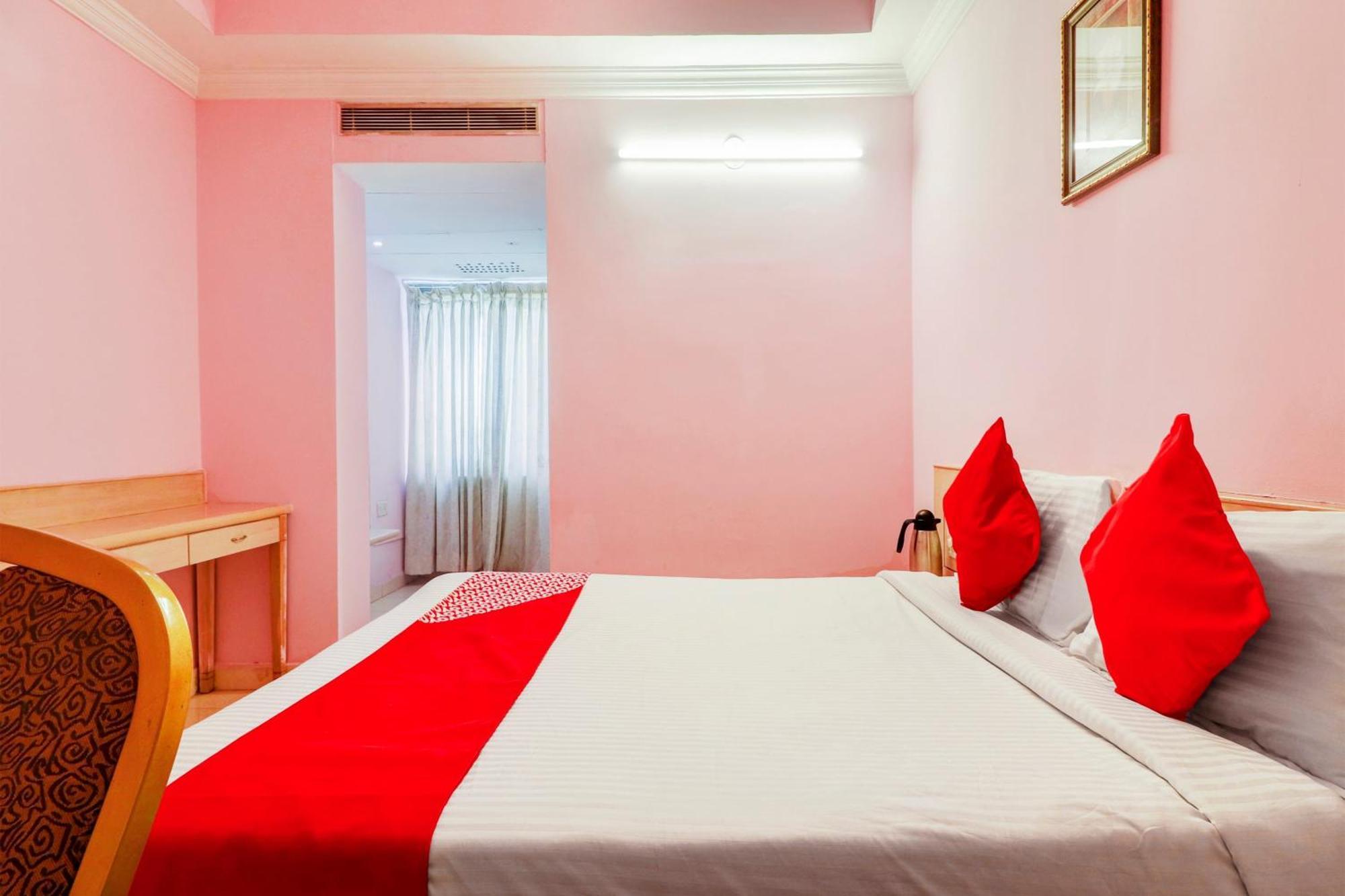 Super Collection O 77115 Vaishnavi Palace Χιντεραμπάντ Εξωτερικό φωτογραφία