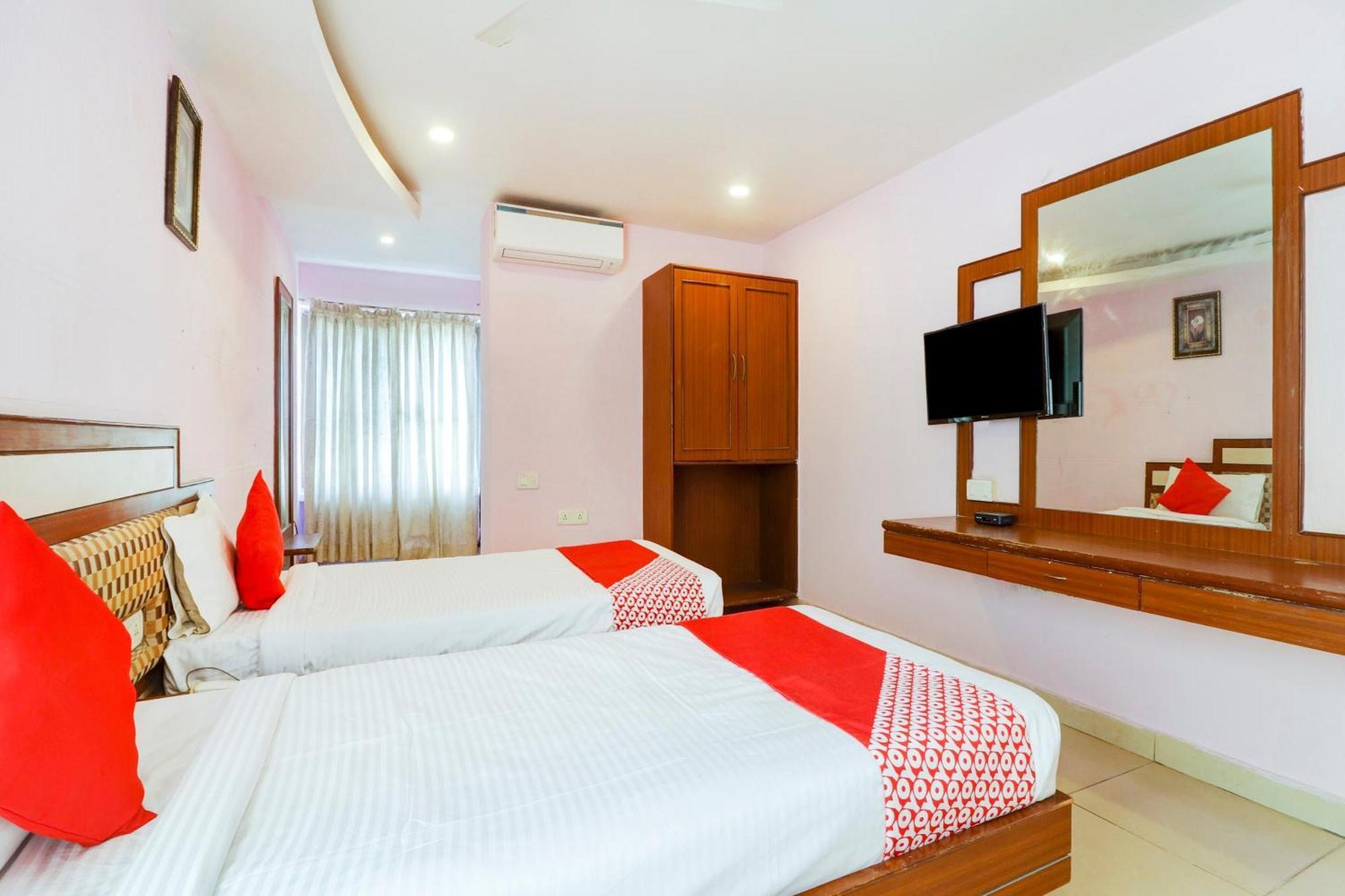 Super Collection O 77115 Vaishnavi Palace Χιντεραμπάντ Εξωτερικό φωτογραφία