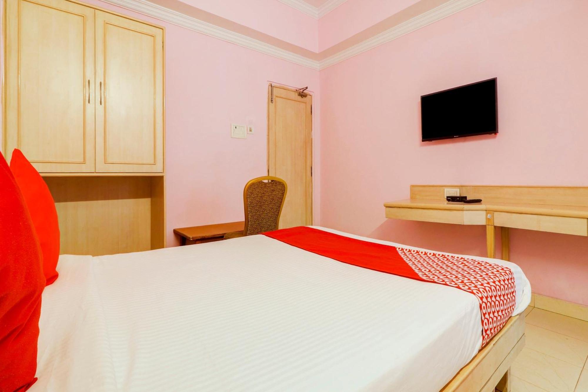 Super Collection O 77115 Vaishnavi Palace Χιντεραμπάντ Εξωτερικό φωτογραφία