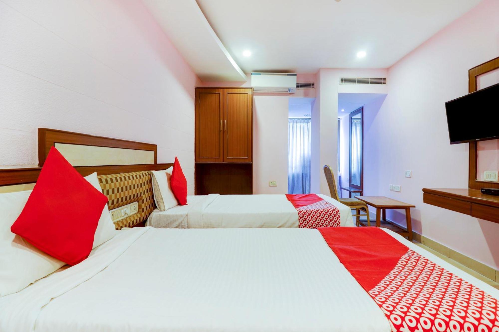Super Collection O 77115 Vaishnavi Palace Χιντεραμπάντ Εξωτερικό φωτογραφία