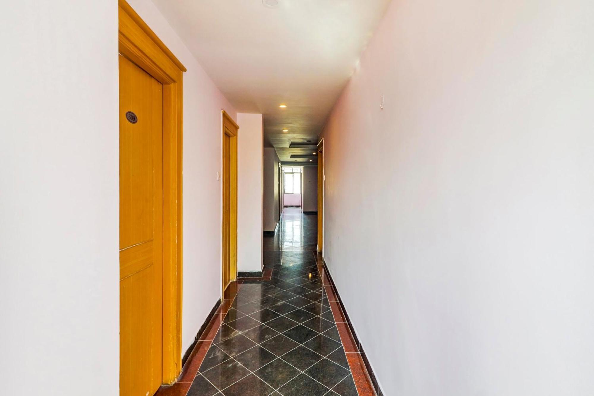 Super Collection O 77115 Vaishnavi Palace Χιντεραμπάντ Εξωτερικό φωτογραφία