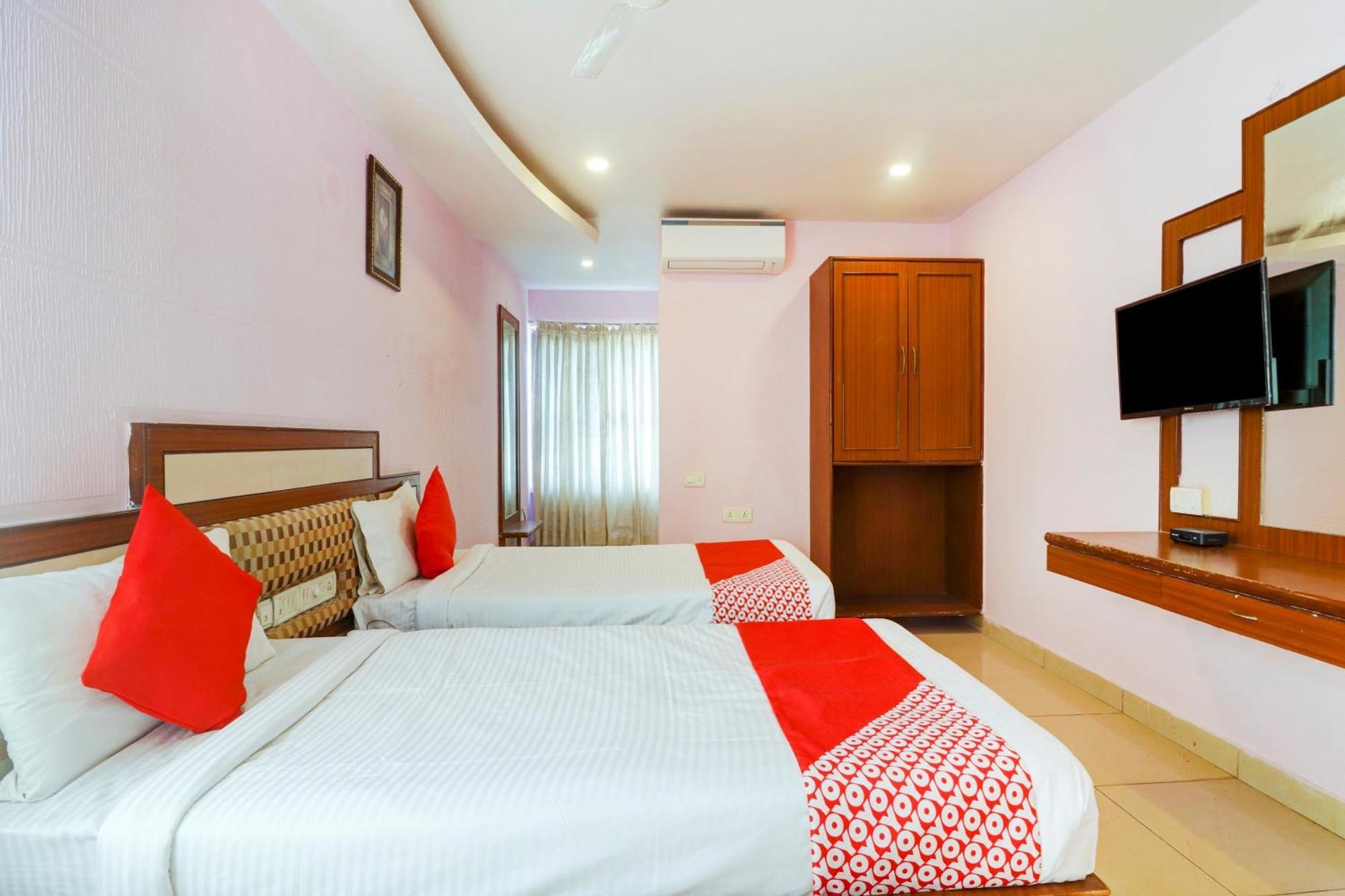 Super Collection O 77115 Vaishnavi Palace Χιντεραμπάντ Εξωτερικό φωτογραφία