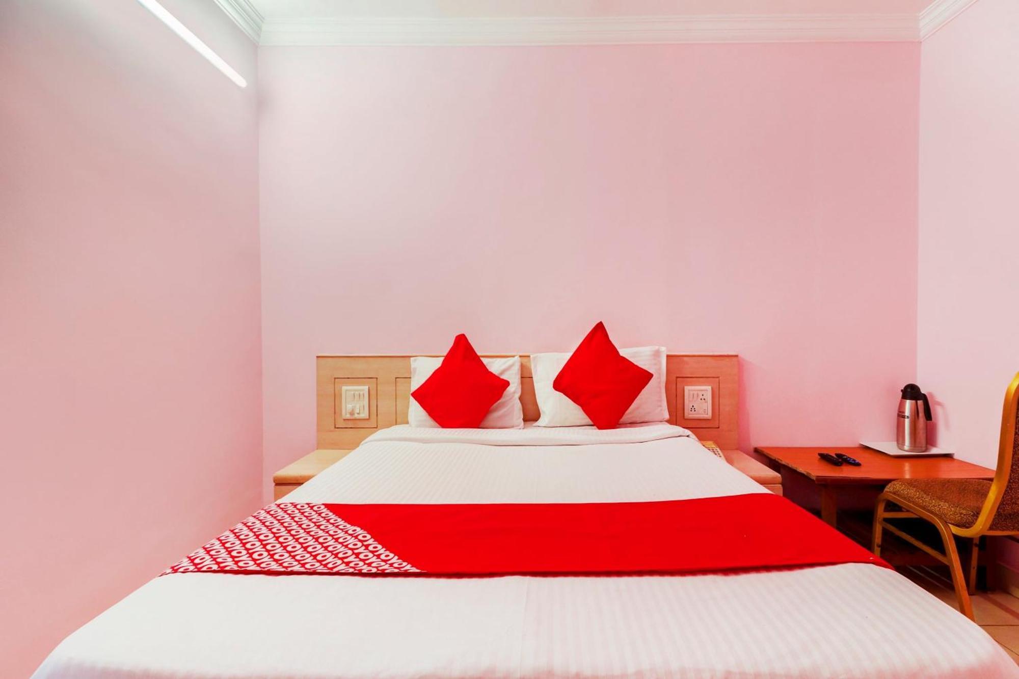 Super Collection O 77115 Vaishnavi Palace Χιντεραμπάντ Εξωτερικό φωτογραφία