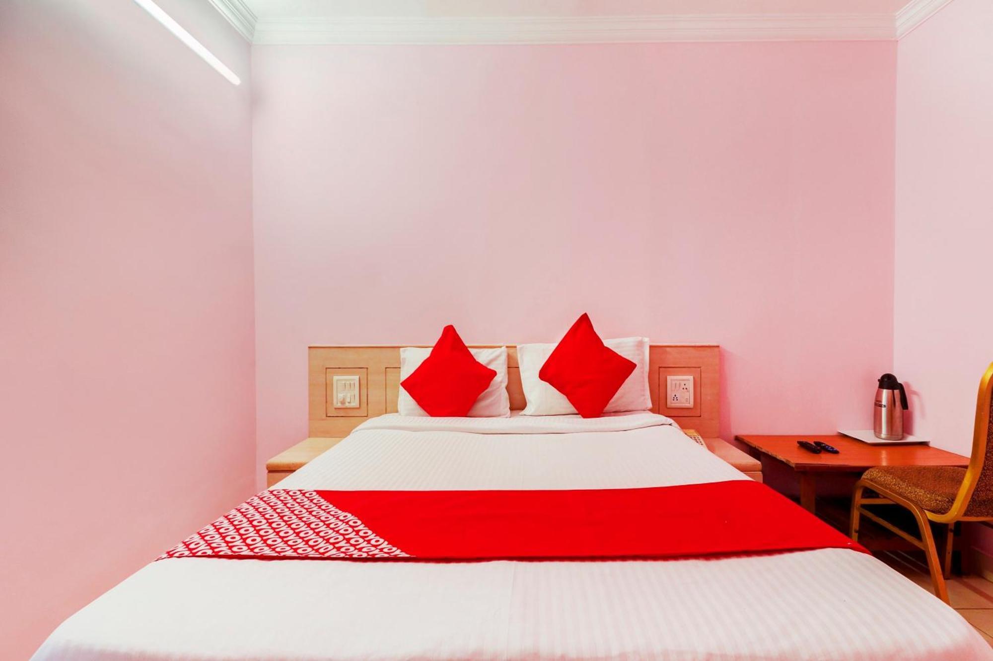 Super Collection O 77115 Vaishnavi Palace Χιντεραμπάντ Εξωτερικό φωτογραφία